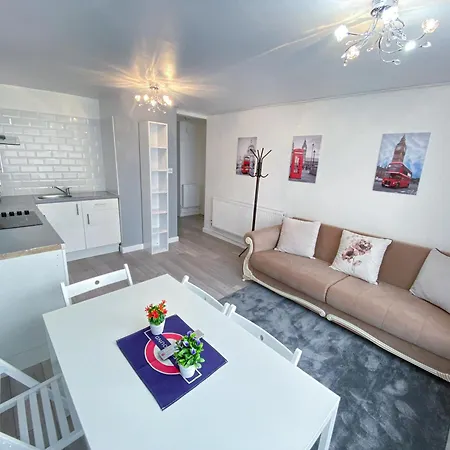 2 Bedroom Flat, Dalston Junction, London
